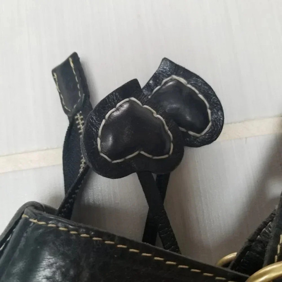 Tod's Black Leather Heart Shoulder Bag - Picture 8 of 12